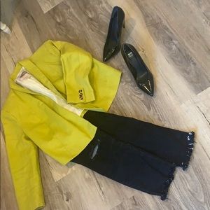 Like new crop sassy jacket 🧥 perfect for work